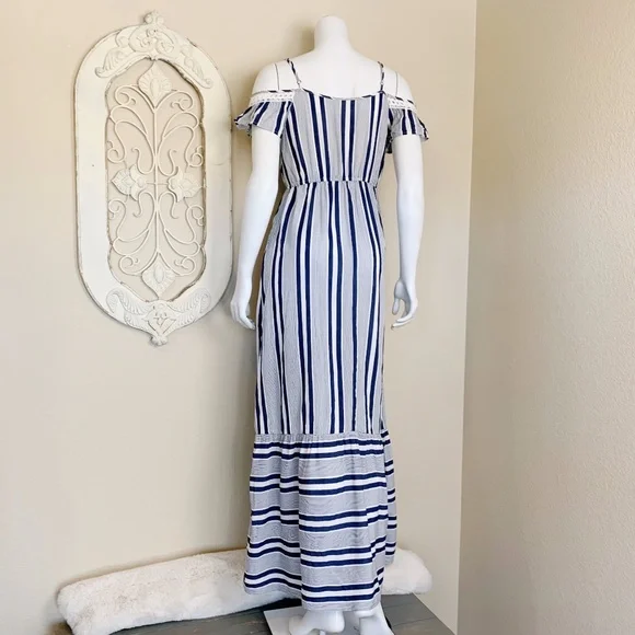 ❌SOLD❌ Pink blush | Blue and White Striped Maxi Dress | Size: S - Picture 6 of 9
